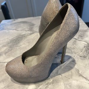 VINTAGE grey YSL TRIBUTE pumps. In great condition. Size 38